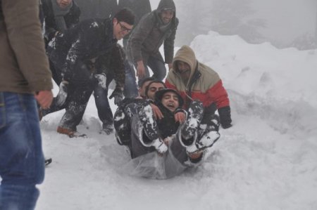 Yozgat’ta Polis Ve Basın Mensupları Kar Altında Eğlendi