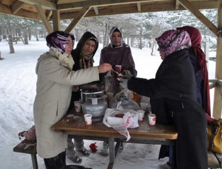 Yozgat’ta soğuk hava göleti dondurdu