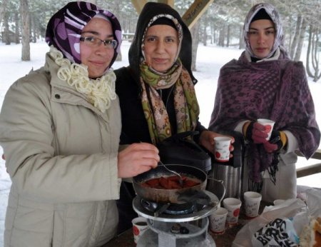Yozgat’ta soğuk hava göleti dondurdu