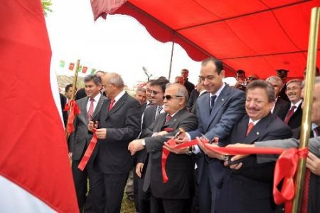 Yozgat'ta Ünlü Türkmen Bilgini Ve Şairi Mahdumkulu'nun Heykeli Dikildi