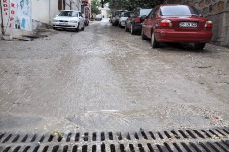 Yozgat’ta Vatandaşlar Yağmurla Serinledi