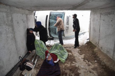 Yozgat’ta yolcu minibüsü şarampole devrildi: 20 kişi yaralandı