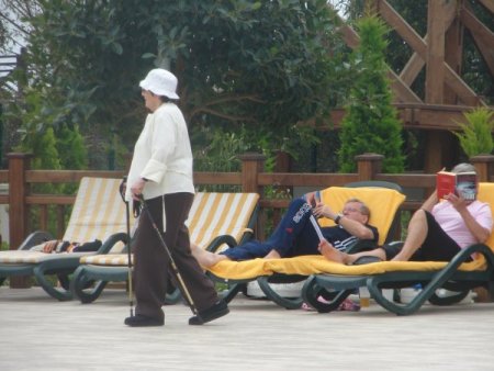 Yüksek gelire sahip yaşlı Rus turistler kışı geçirmek için Antalya'ya geliyor