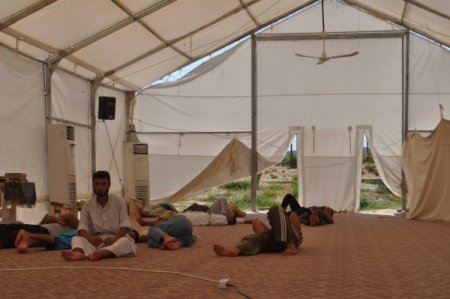 Yüksek sıcak ve nem, Suriyelileri klimalı mescitlere yöneltti