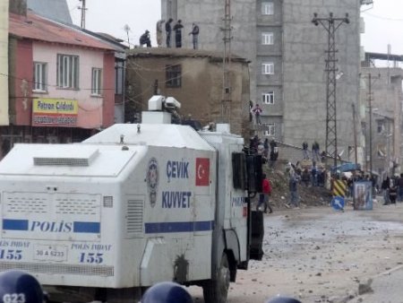 Yüksekova Belediye Başkanı Yetişkin'in Tutuklanacağı Kararı Gerginliğe Yol Açtı