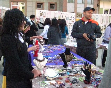 Yüksekova Kadınlar Derneği Takı Tasarım Sergisi Açtı