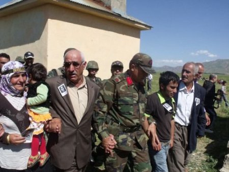 Yüksekova Şehidini Yüreğine Gömdü (2)