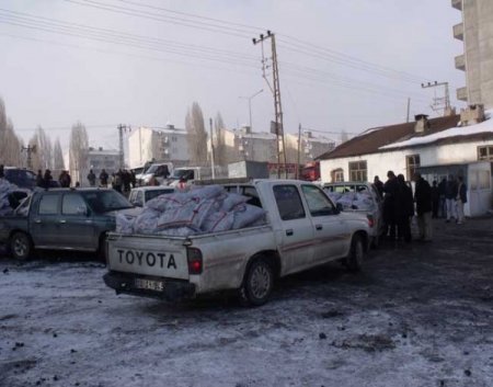 Yüksekova’da 10 Bin Aileye 10 Bin Ton Kömür Yardımı