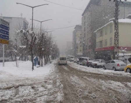 Yüksekova’da Kar Sevinci