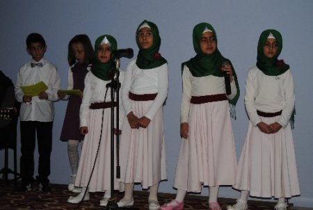 Yüksekova'da Peygamber sevgisi 4 dilde gönülleri coşturdu