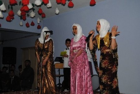 Yüksekova'da Peygamber sevgisi 4 dilde gönülleri coşturdu