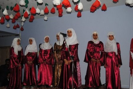 Yüksekova'da Peygamber sevgisi 4 dilde gönülleri coşturdu