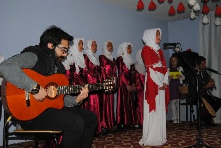 Yüksekova'da Peygamber sevgisi 4 dilde gönülleri coşturdu