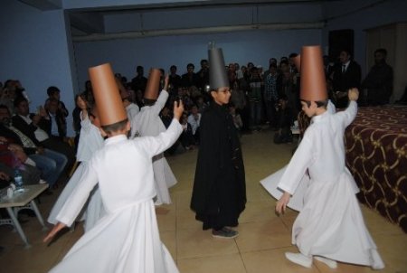 Yüksekova'da Peygamber sevgisi 4 dilde gönülleri coşturdu