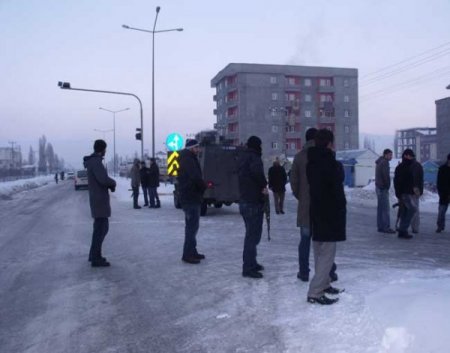 Yüksekova'da Ses Bombası Patladı