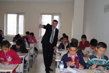 Yüksekova'da STS'ye yoğun ilgi