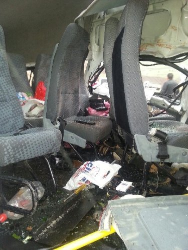 Yüksekova'da TIR ile minibüs çarpıştı: 3 ölü, 11 yaralı
