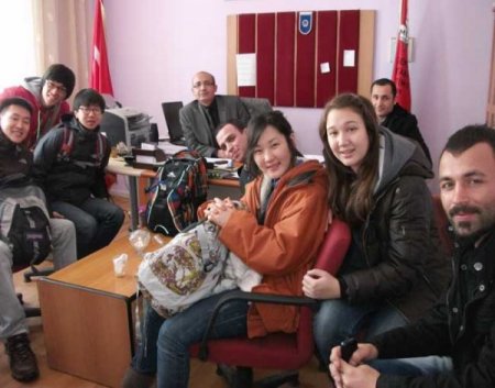 Yüksekova'daki Okulların Davet Ettiği Amerikan Vatandaşlarına Yöresel Güzellikler Tanıtıldı