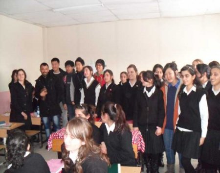 Yüksekova'daki Okulların Davet Ettiği Amerikan Vatandaşlarına Yöresel Güzellikler Tanıtıldı