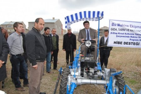 Yüksekovalı çiftçilere makine ve ekipman desteği