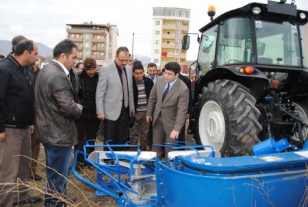 Yüksekovalı çiftçilere makine ve ekipman desteği