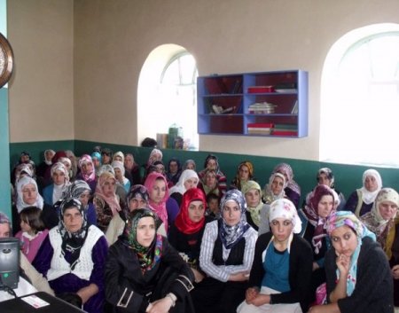 Yüksekovalı Kadınları, 'Gönüller Sultanı'nı Andı