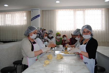 Yüksekovalı kadınların yeni gözde mekanı Aile Destek Merkezi