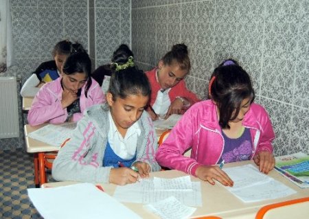 Yüksekova'nın geleceği gençler teminat altında