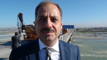 Yükselen su nedeniyle köprünün yaklaşım dolgusu çöktü