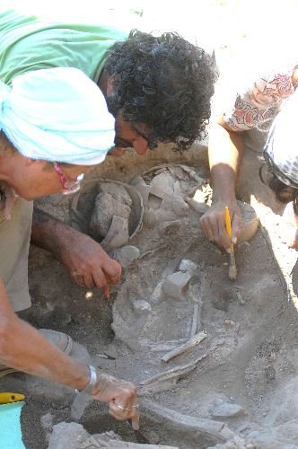 Yumuktepe Höyüğü'ndeki Kazılarda 8 Bin Yıllık İskelet Ortaya Çıkarıldı