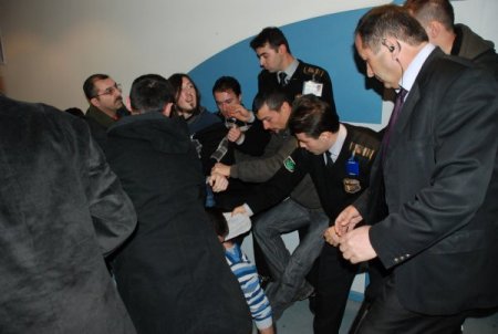 Yumurtalı Protestoya Uğrayan Türköne: Zorbalığa Prim Vermemek İçin Konuşmama Devam Ettim