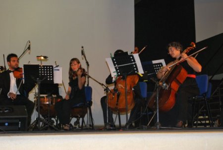 Yunan adasında, Türk orkestrasının dostluk sesi yükseldi