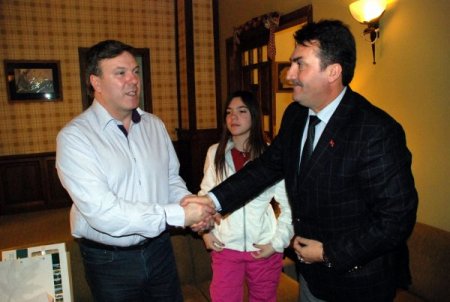 Yunan Bakan Uludağ'da Tatil Yapıyor