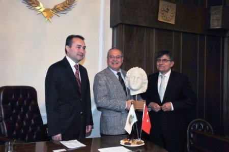 Yunan girişimci heyeti İzmir Ticaret Borsası'nı ziyaret etti