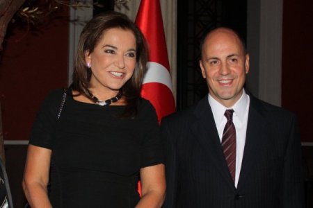 Yunan hükümeti Zappion'daki Cumhuriyet resepsiyonuna çıkarma yaptı