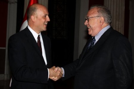 Yunan hükümeti Zappion'daki Cumhuriyet resepsiyonuna çıkarma yaptı