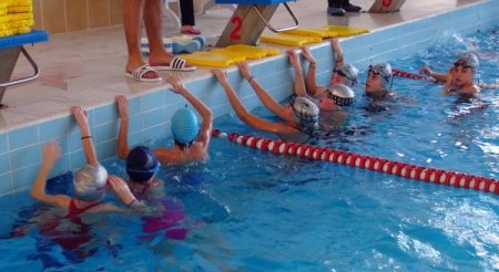 Yunanlı yüzücüler Edirne’deki olimpik yüzme havuzunda idmana başladı