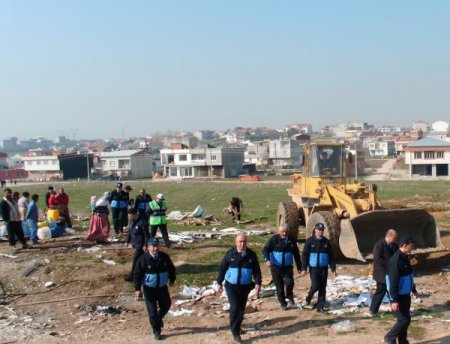 Yunuseli'nde Boş Arazileri Mesken Tutan Roman Vatandaşlar, Gönderildi