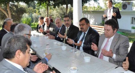 Yüreğir Belediyesi 30 camide 15 bin kişiye aşure dağıttı