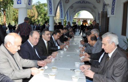Yüreğir Belediyesi 30 camide 15 bin kişiye aşure dağıttı
