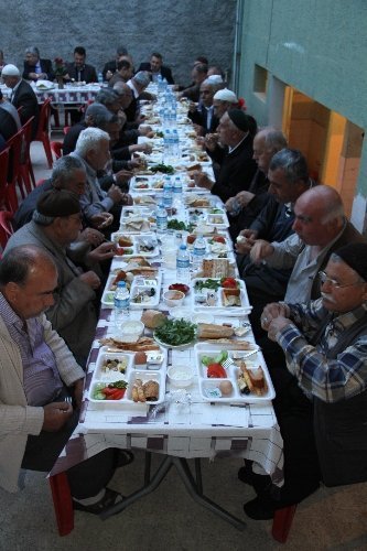 Yüreğir’de sabah namazından sonra kahvaltı