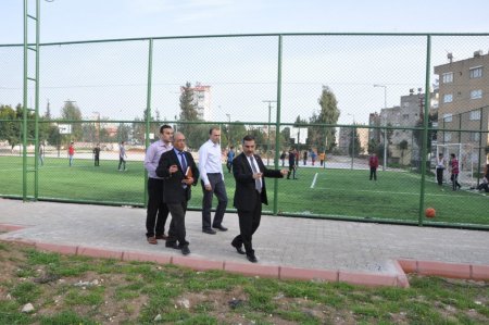 Yüreğir'e 4 halı saha yapılıyor