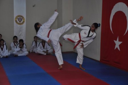 Yüreğirli tekvandocular kuşak sınavı yaptı