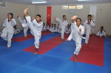 Yüreğirli tekvandocular kuşak sınavı yaptı