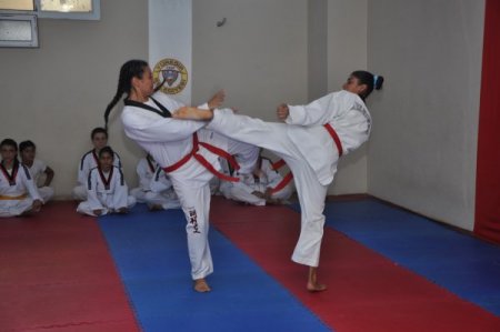 Yüreğirli tekvandocular kuşak sınavı yaptı