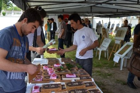 Yurt baçesinde Kutlu Doğum çadırı