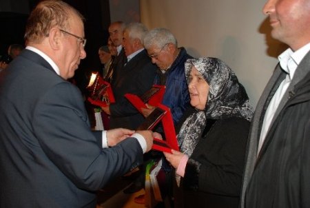 Yurt dışına gönüllü giden öğretmenlerin ailelerine vefa