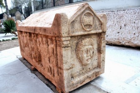 Yurt Dışına Kaçırılmak İstenen Lahit Müzeye Teslim Edildi