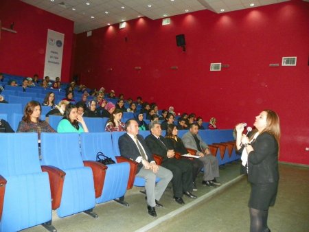 Yurt-Kur'dan öğrencilere eğitim semineri