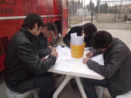 Yurt Öğrencileri Kızılay'a 70 Ünite Kan Bağışında Bulundu